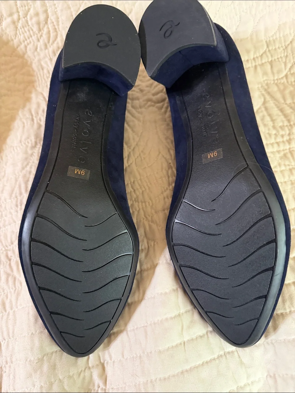 Easy Spirit Navy Suede Pointed-Toe Heels. SZ 9.